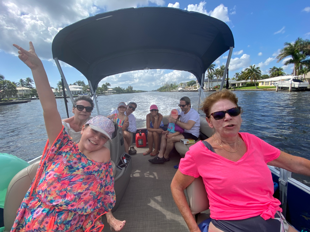 Pontoon Boat Family geoff SunBoat rental