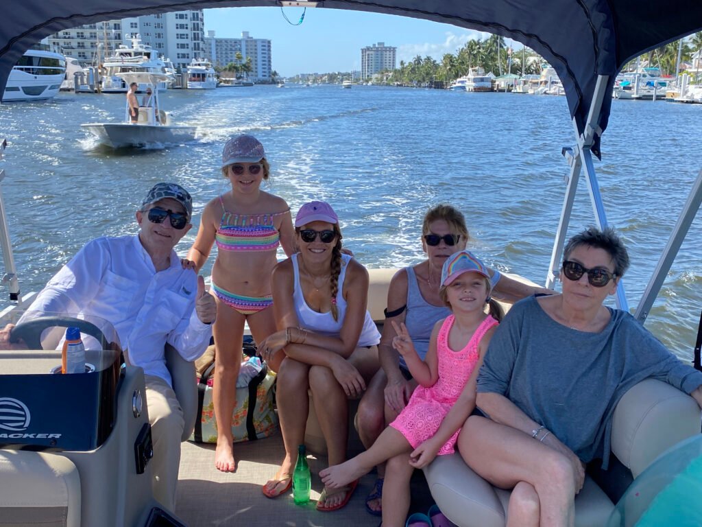 Famille Boca Sunboat Rental